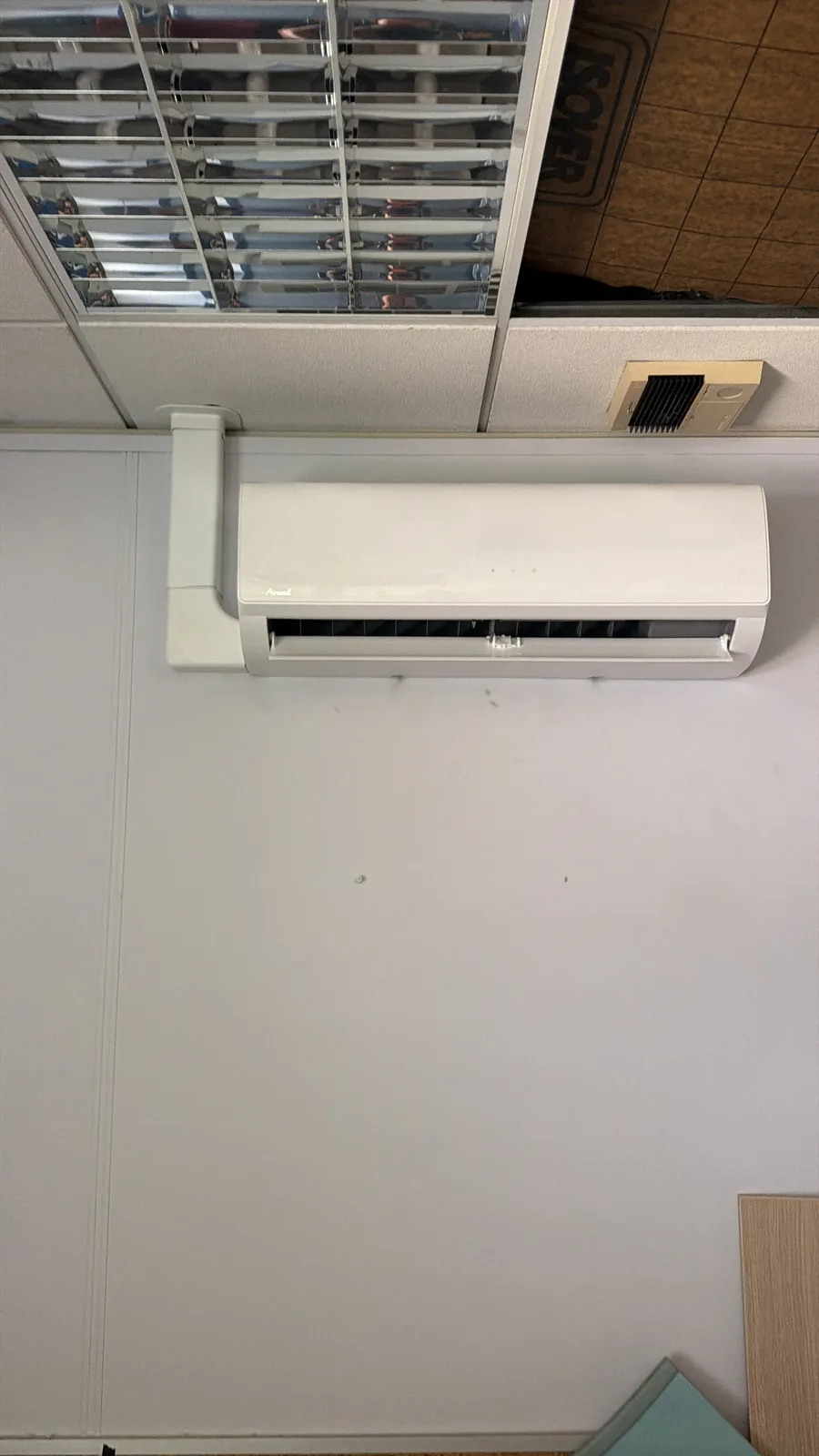 Unité murale Airwell installée dans un bureau à Tarascon