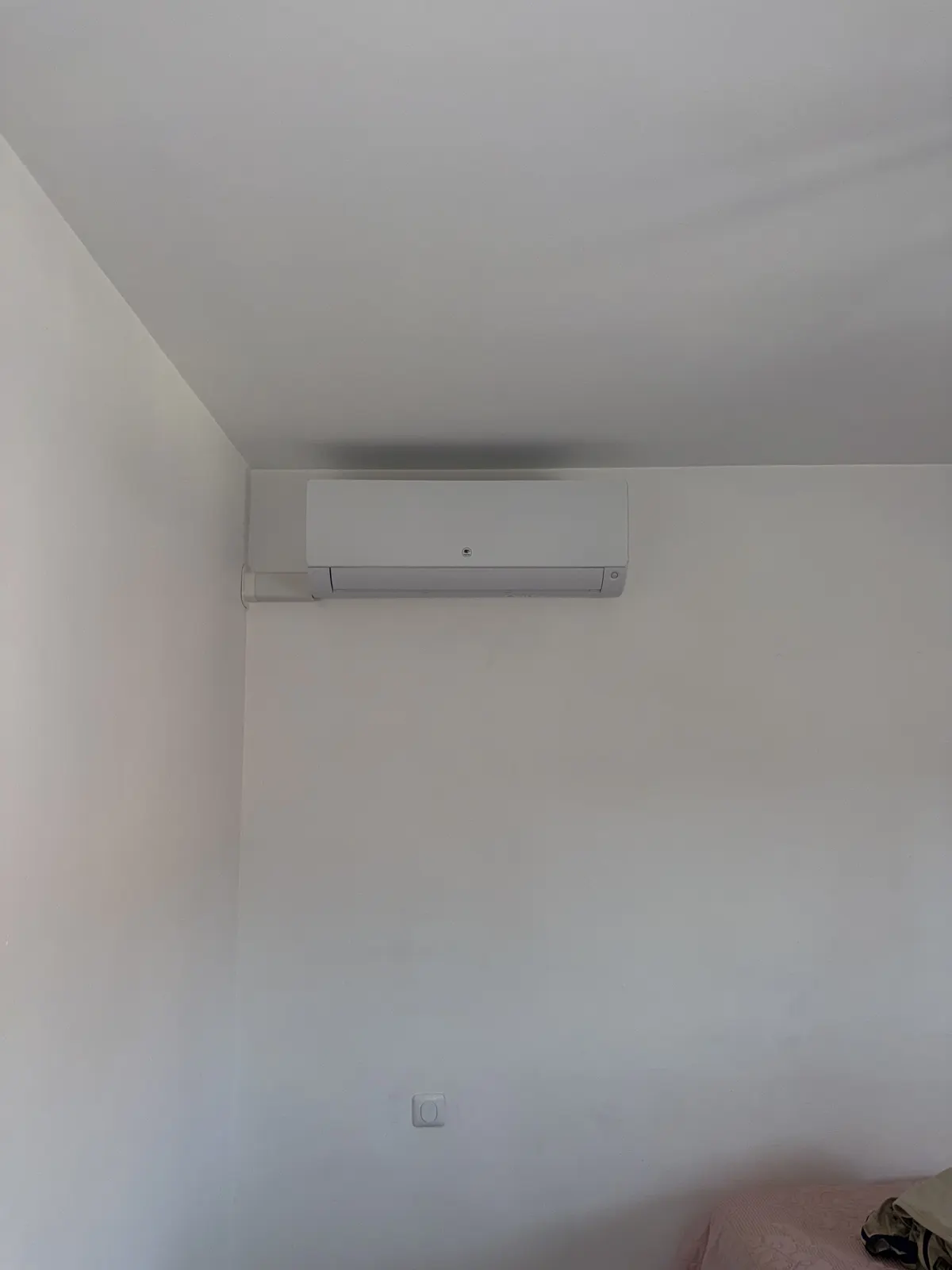 Installation split mural chambre par Dualis ENR